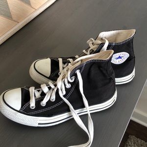 Black converse chuck Taylor’s high tops